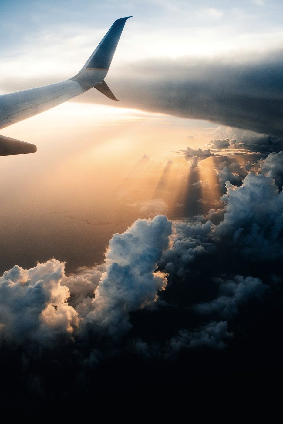 Le ciel vu depuis le hublot d’un avion