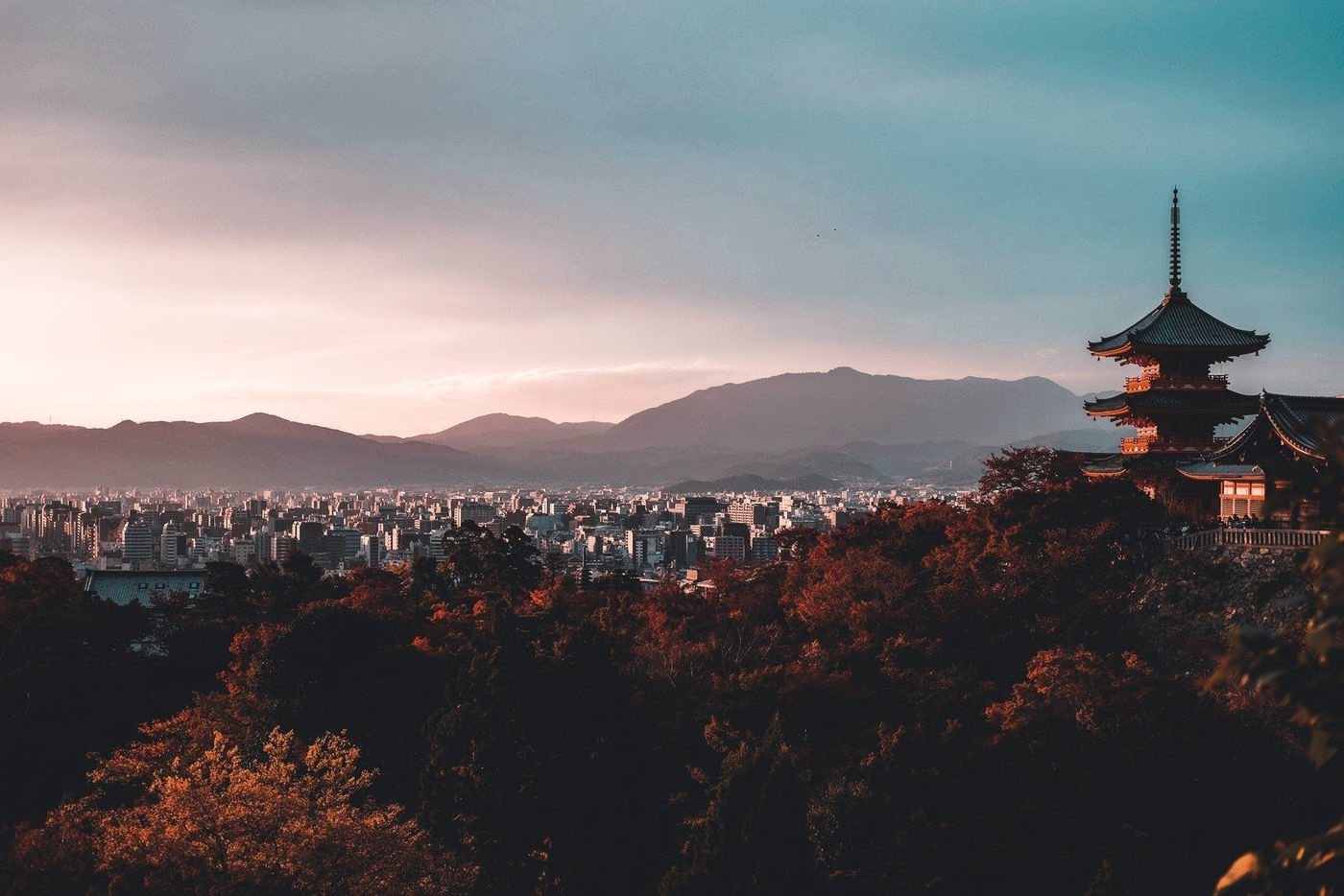 Pagode de Kyoto au coucher du soleil