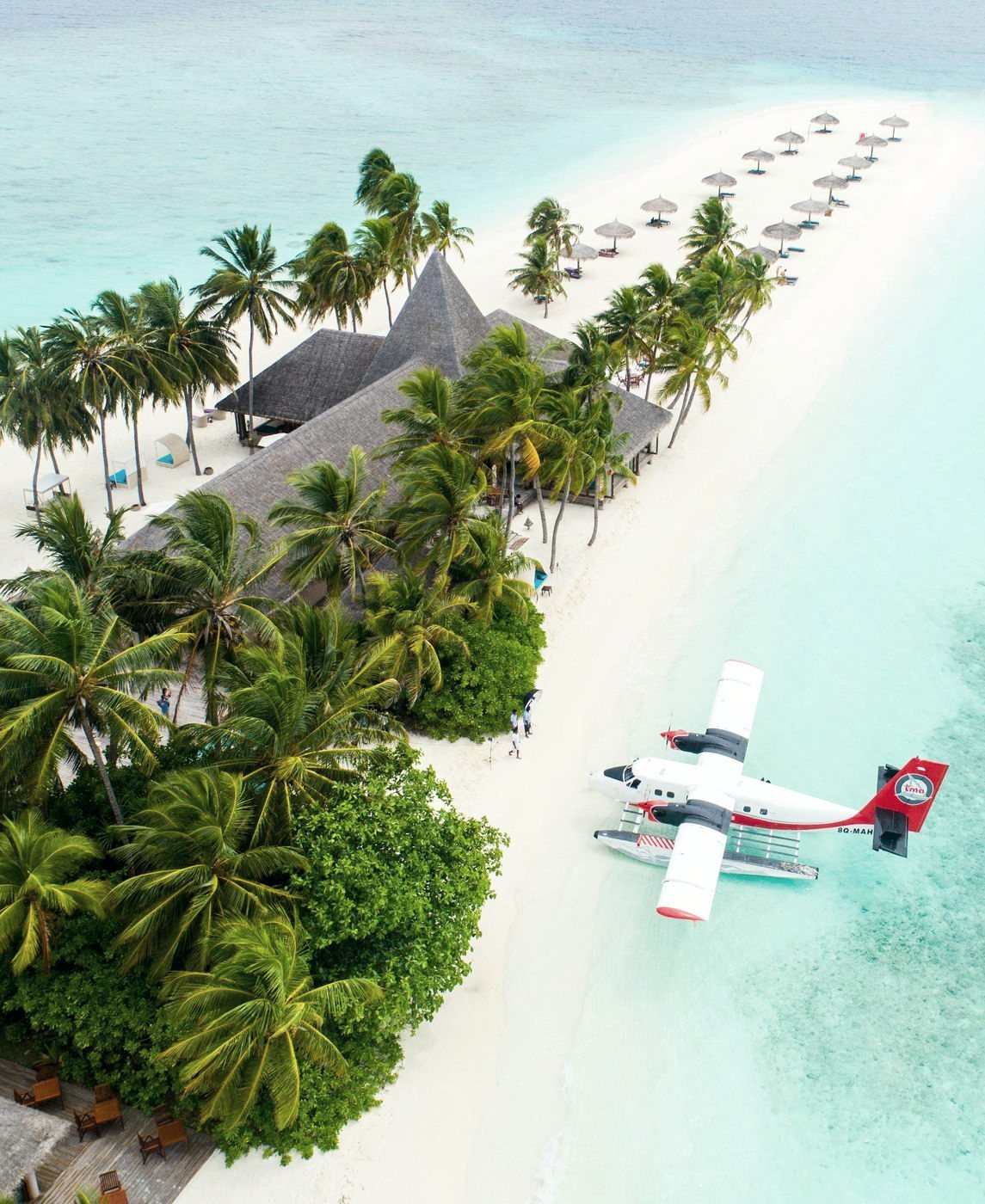 Hydravion sur un lagon turquoise, aux Maldives