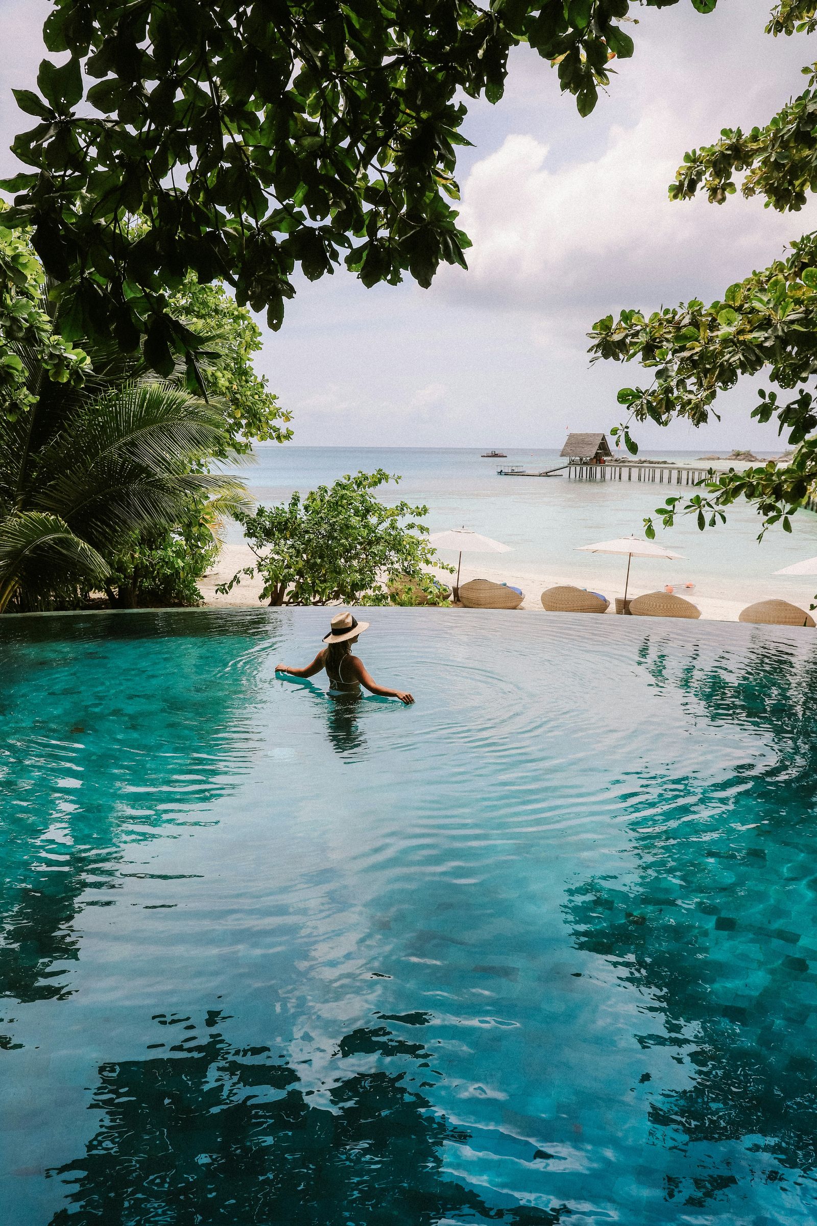 Piscine à débordement face à l’océan, Bali